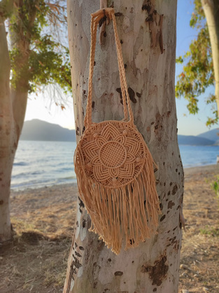 Τσάντα πλεκτή στρογγυλή με κρόσια